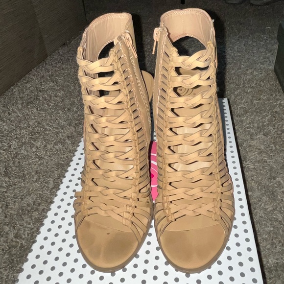 Women Open Toe Heel. Perfect for Rodeos, Festivals, etc. - Picture 2 of 3